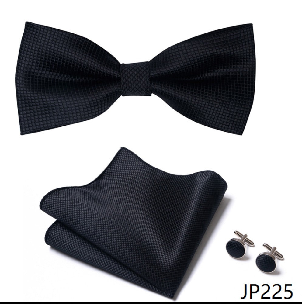 Minimalist black tie with a sophisticated waffle weave texture, an essential for any suit.